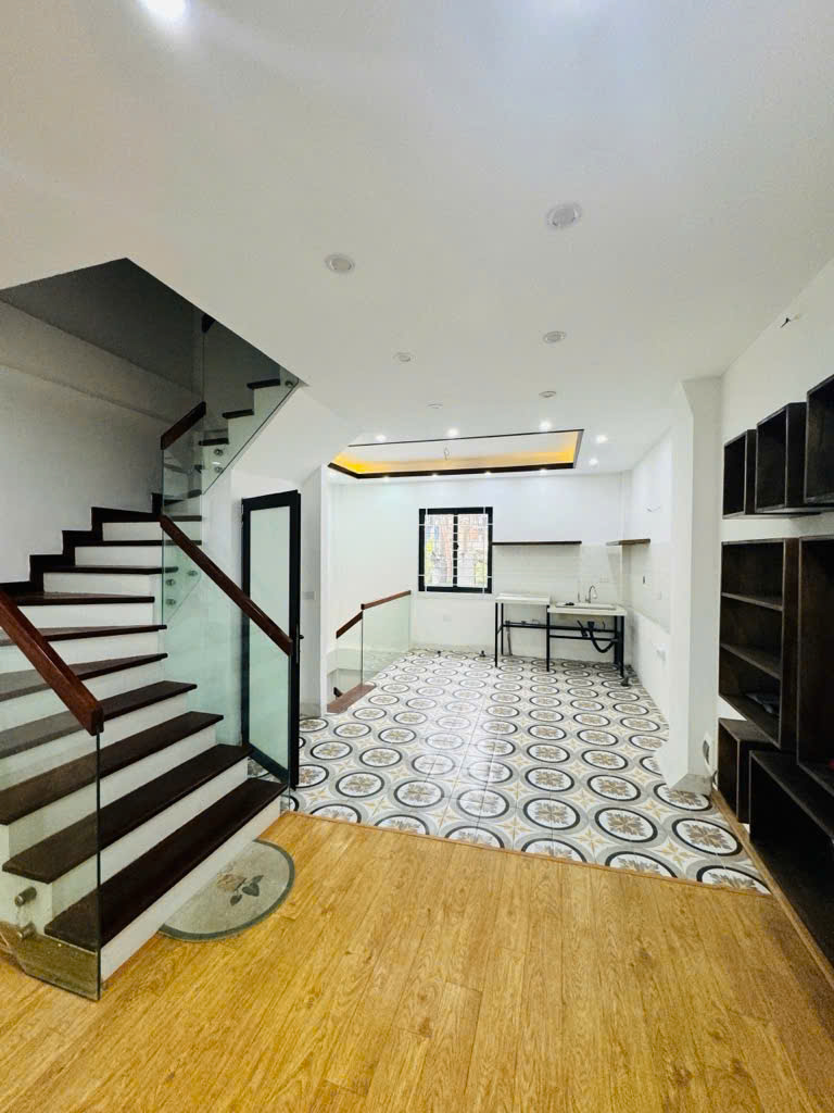BÁN GẤP nhà phân lô LÔ PHỐ VỌNG - 50m 5 Tầng. Ngay sát Cổng trường ĐH Kinh Tế. GARA Ô TÔ hơn 15 tỷ - Ảnh 3